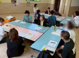児童発達支援・放課後等デイサービス職員研修で「観察」と「環境調整」を学ぶ先生方の様子