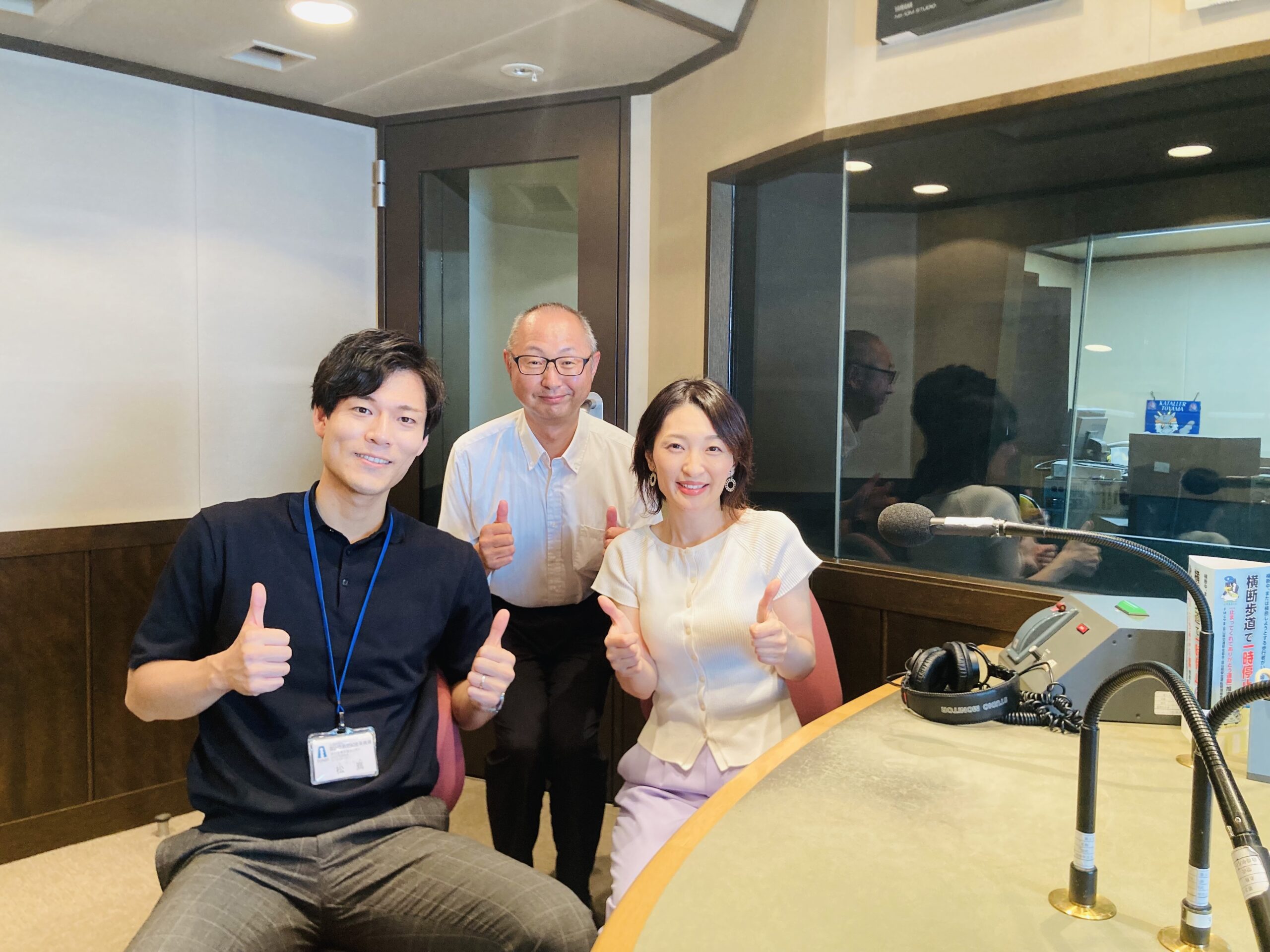 FMとやまのラジオ番組に出演した日本ペアレントトレーニング子育て支援協会代表理事・平ひかりの収録風景